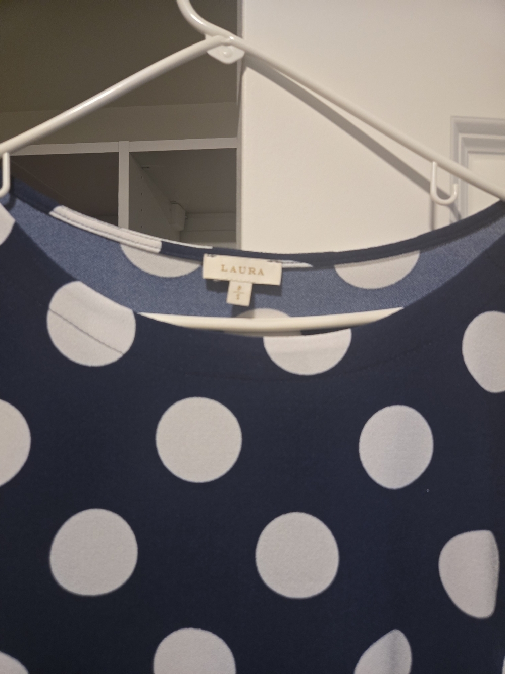 Laura Navy & White Polka Dot Short Sleeve Top with Gold Button Detail – Size 6 - Picture 2 of 3